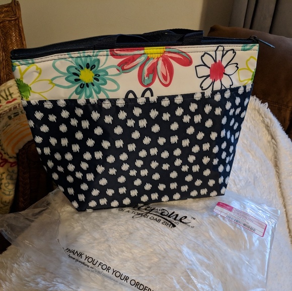 thirty-one Accessories - Thirty One Loopsy Daisy Thermal Tote